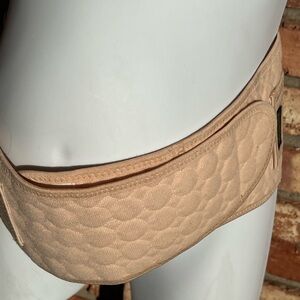 Chong erfel Beige Quilted Waist Belt size large polyester